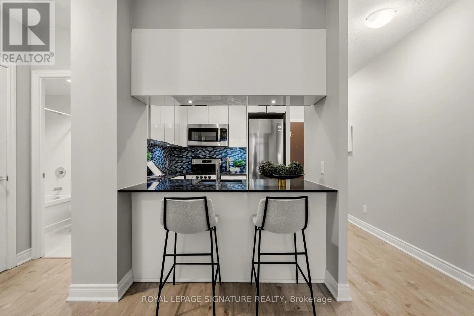 330 - 80 MARINE PARADE DRIVE