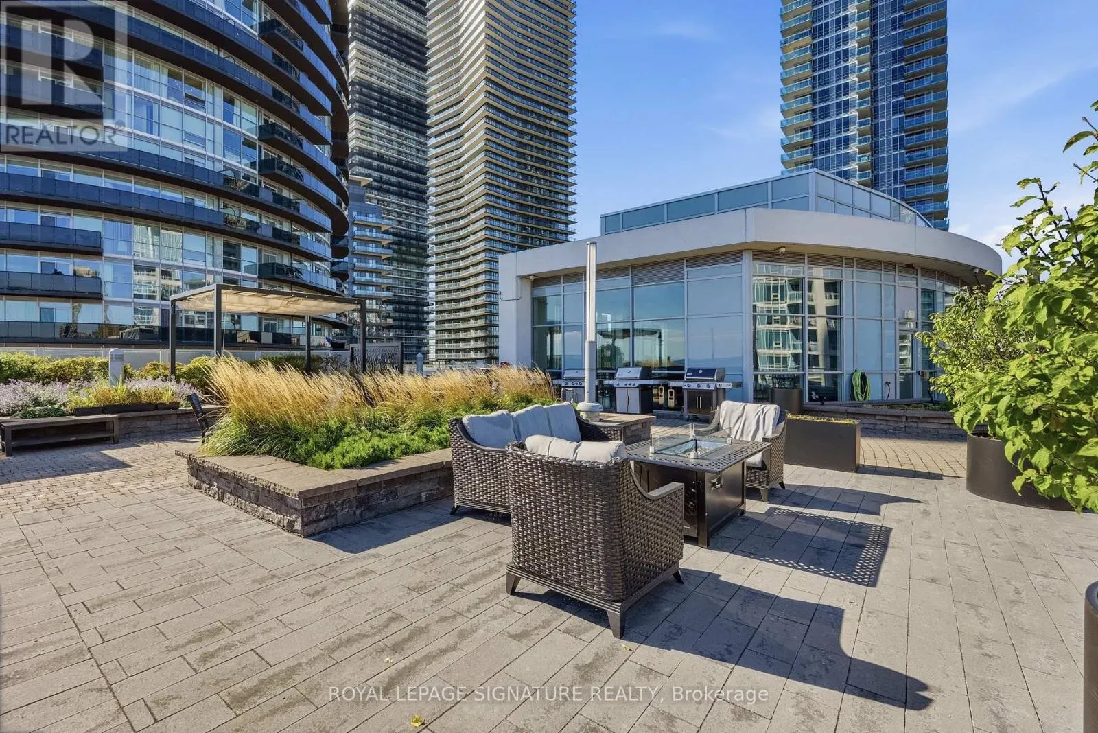 330 - 80 MARINE PARADE DRIVE