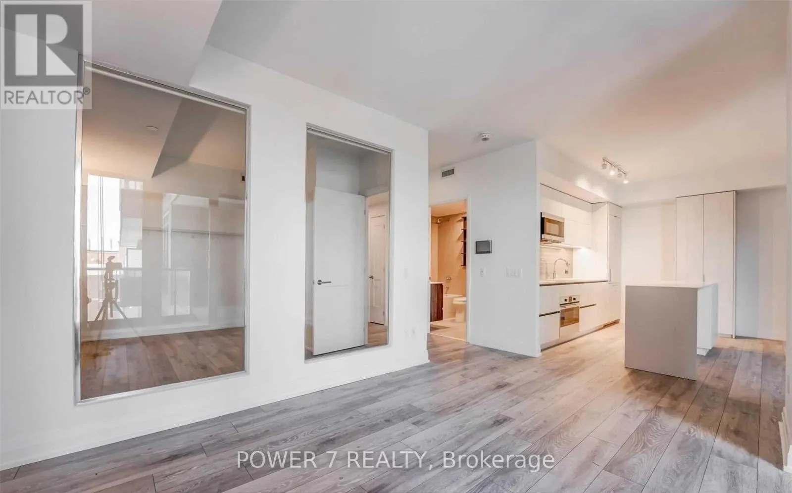 1001 - 21 PARK STREET E