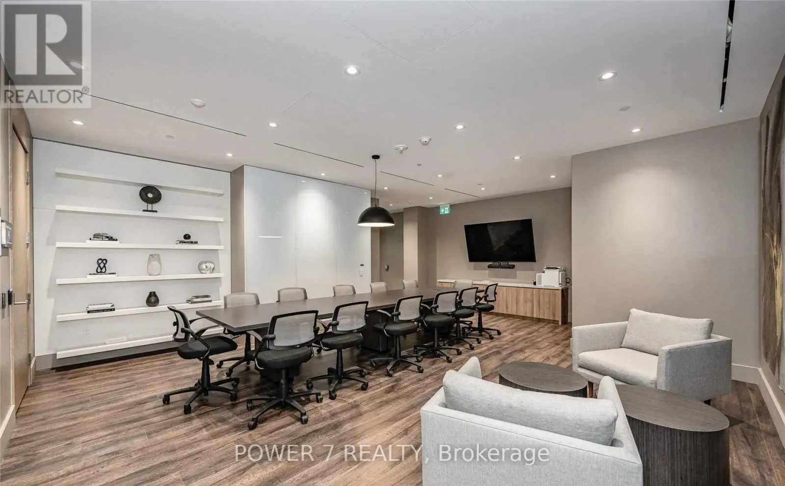 1001 - 21 PARK STREET E