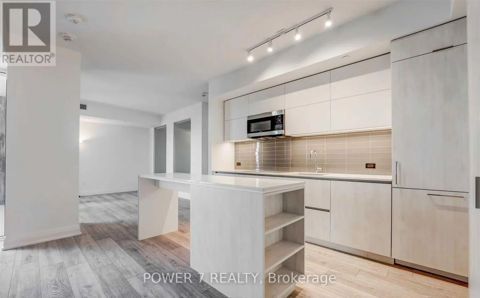 1001 - 21 PARK STREET E