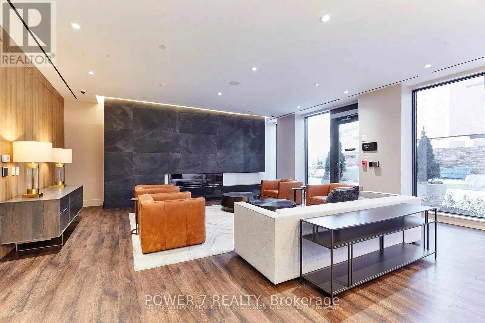 1001 - 21 PARK STREET E