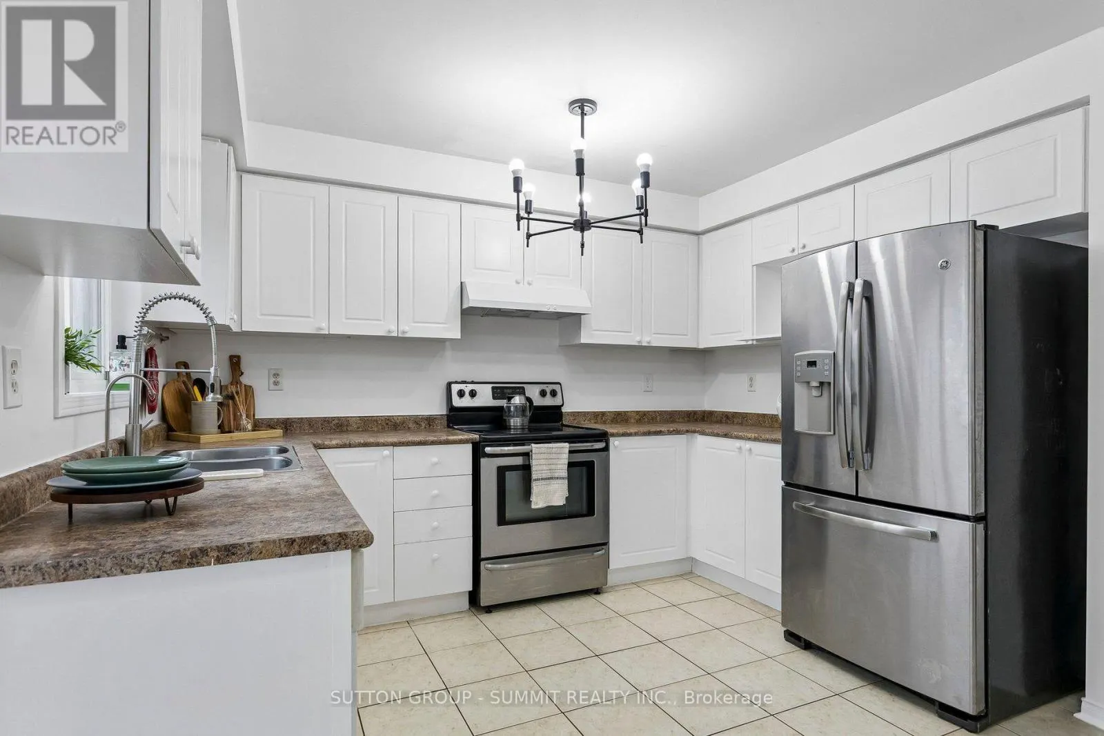 167 TRUDEAU AVENUE E