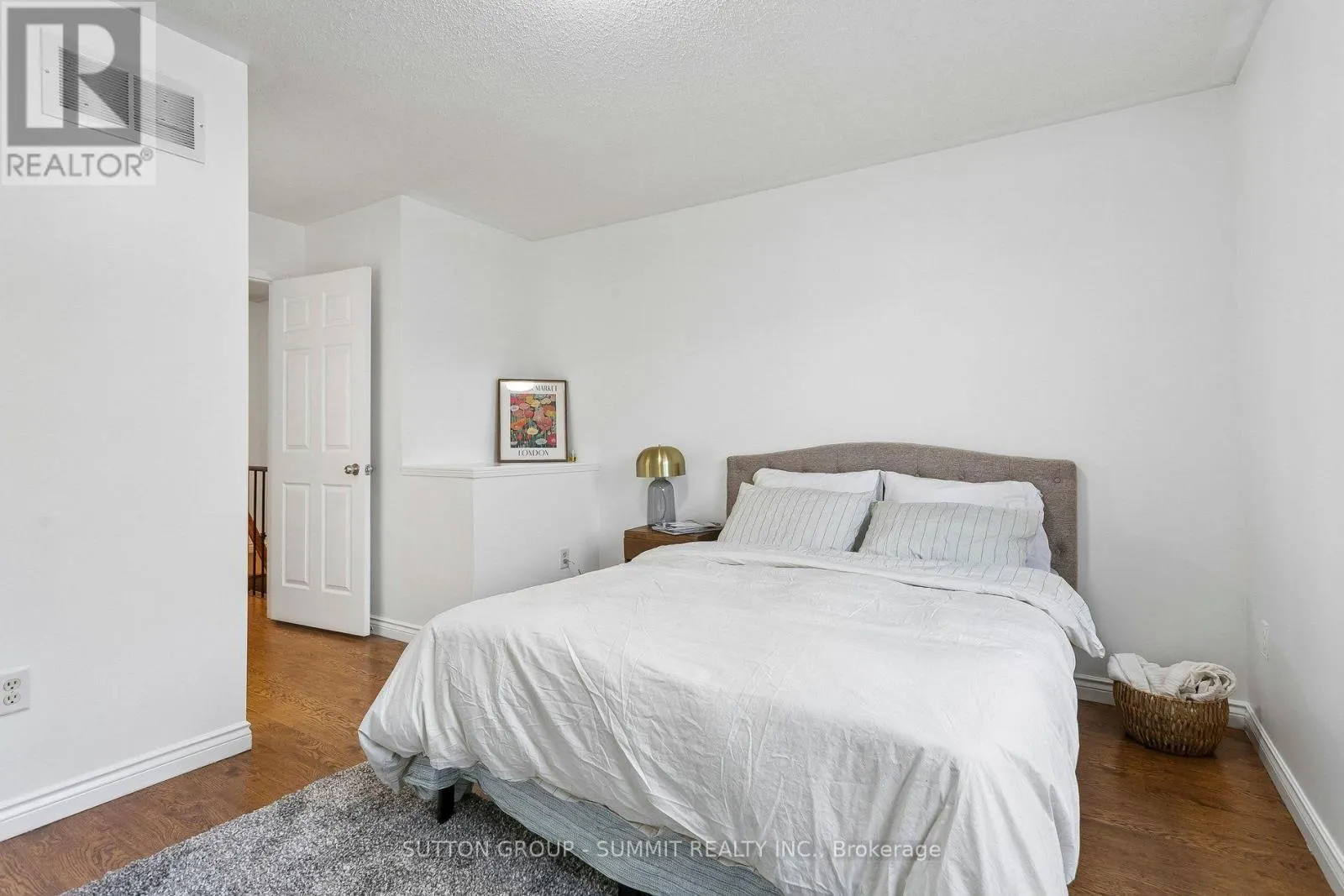 167 TRUDEAU AVENUE E