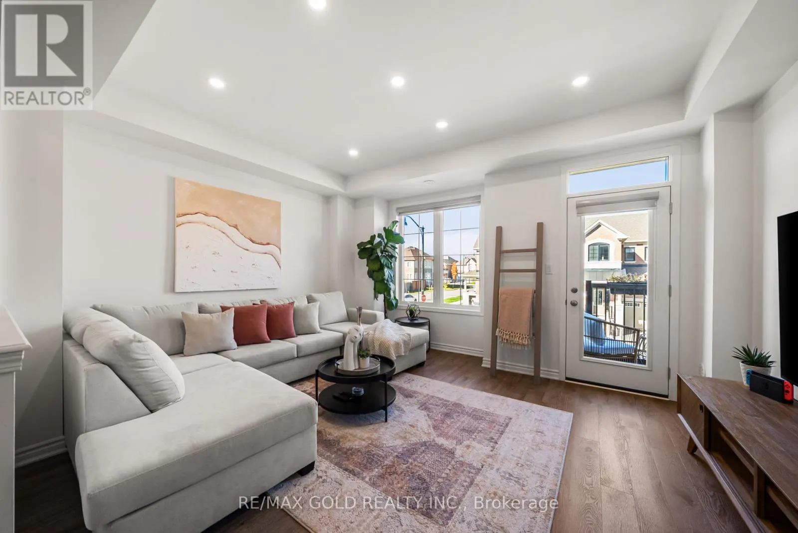 41 KEPPEL CIRCLE