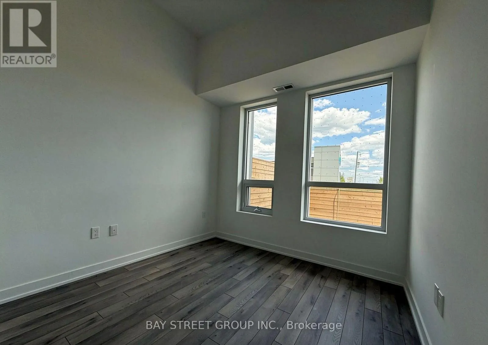 145 - 1005 DUNDAS STREET E