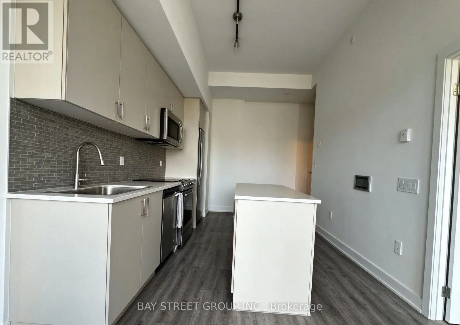 145 - 1005 DUNDAS STREET E