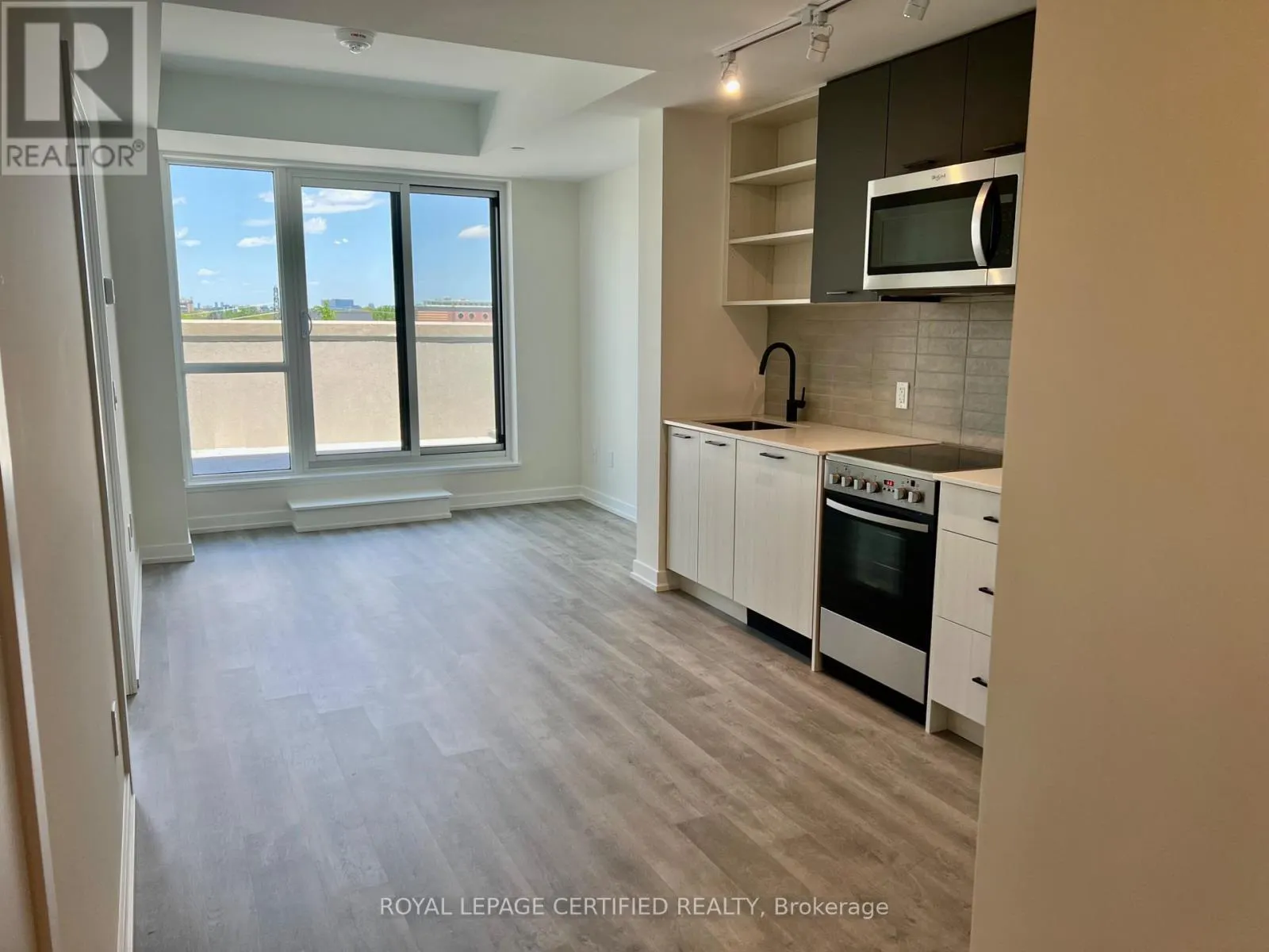 522 - 2300 ST. CLAIR AVENUE W