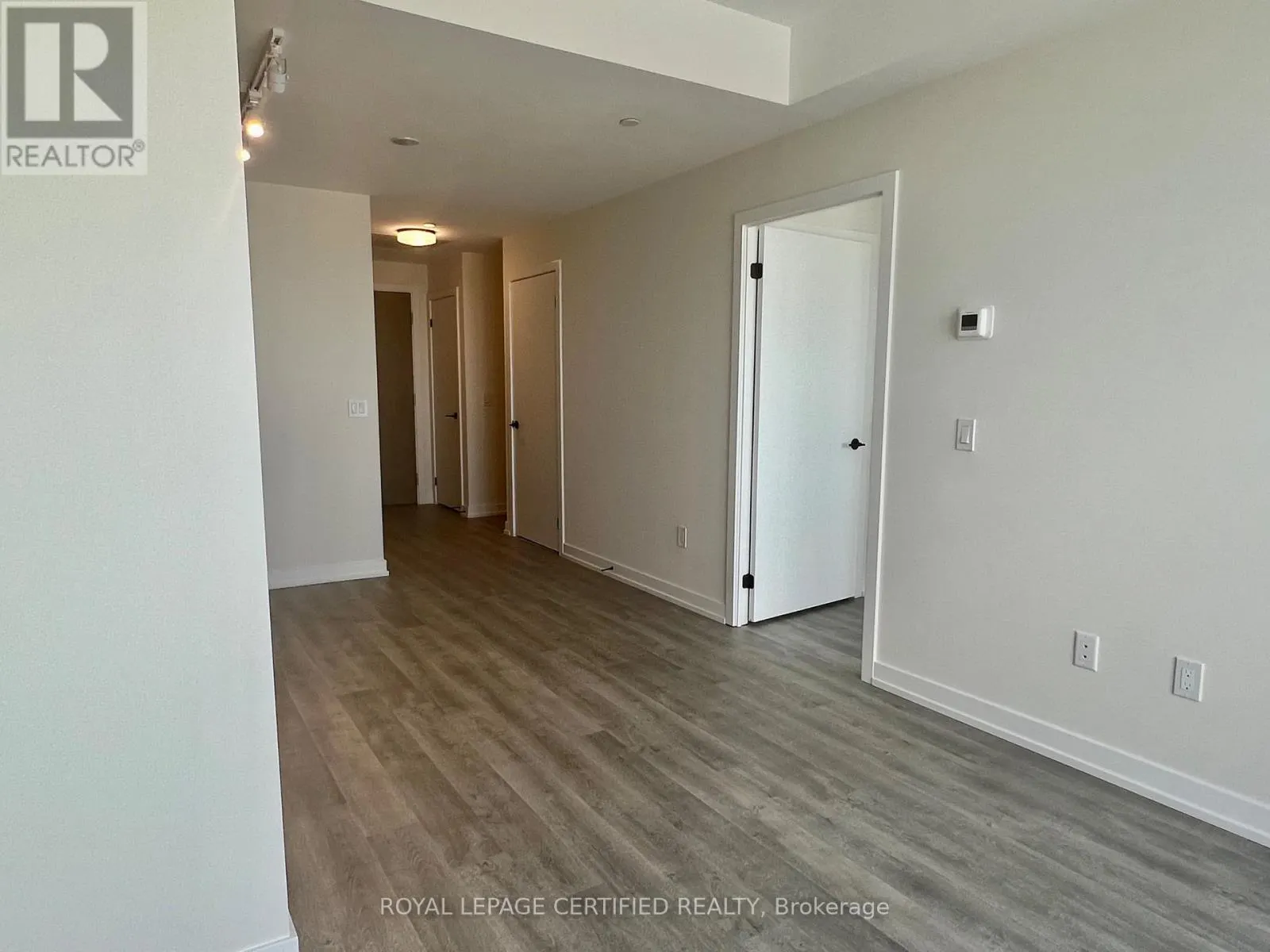 522 - 2300 ST. CLAIR AVENUE W