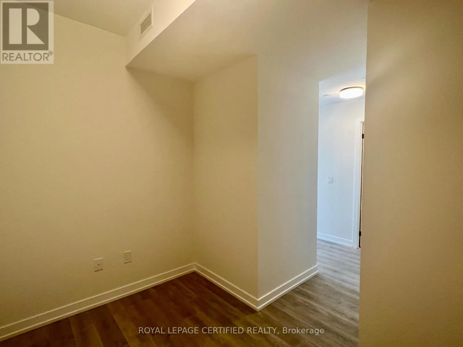 522 - 2300 ST. CLAIR AVENUE W
