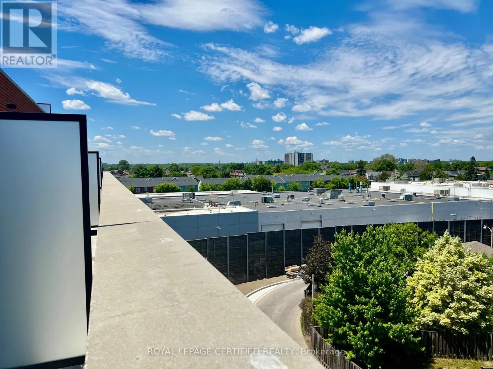 522 - 2300 ST. CLAIR AVENUE W