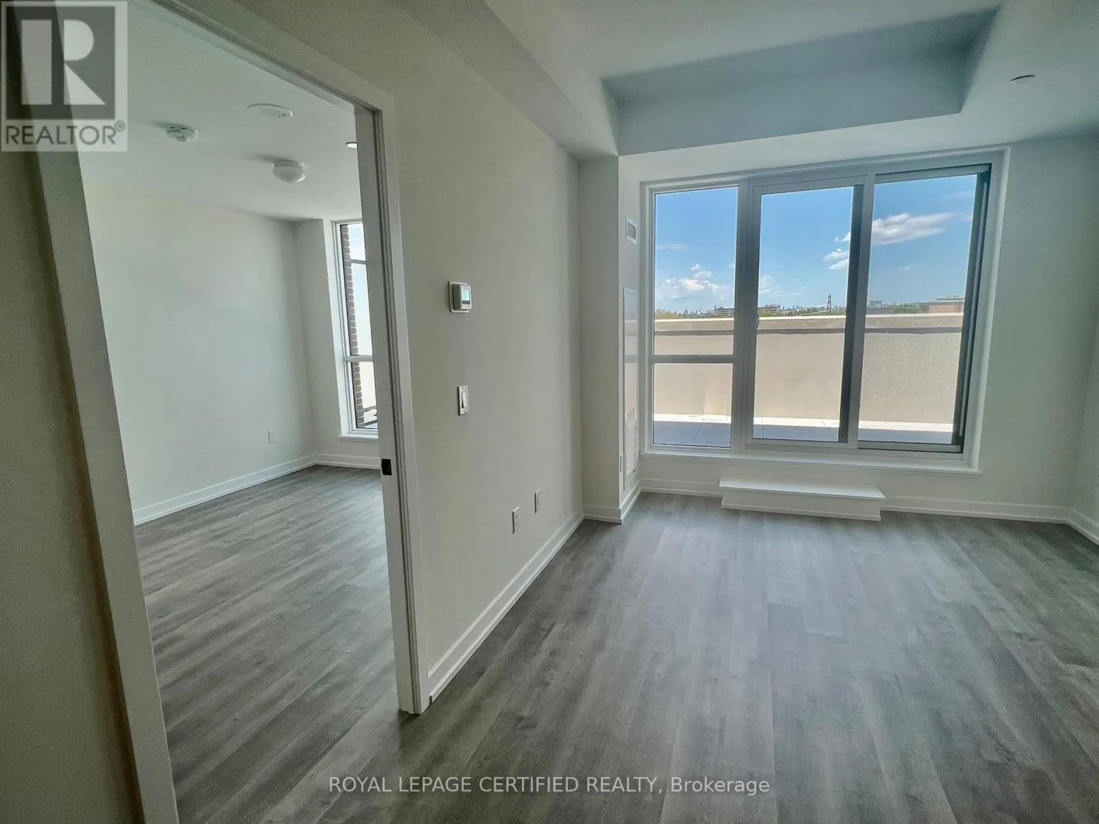 522 - 2300 ST. CLAIR AVENUE W