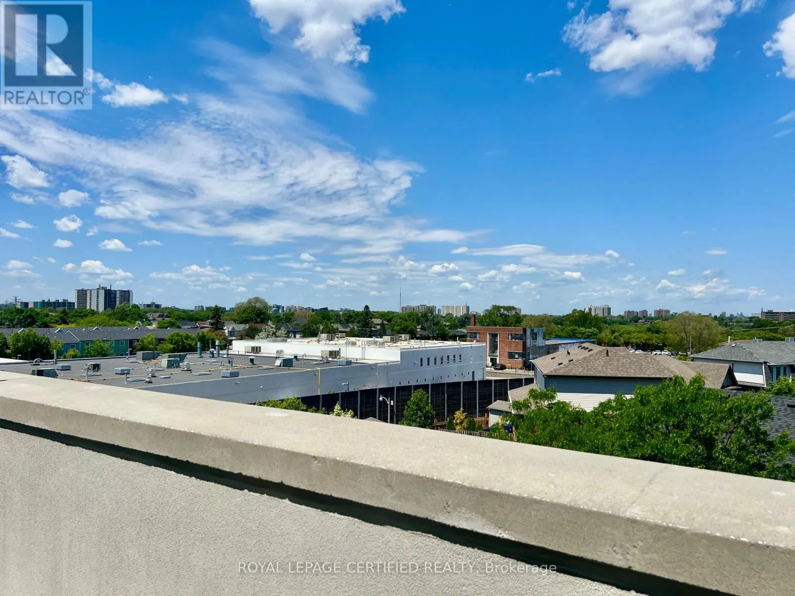 522 - 2300 ST. CLAIR AVENUE W