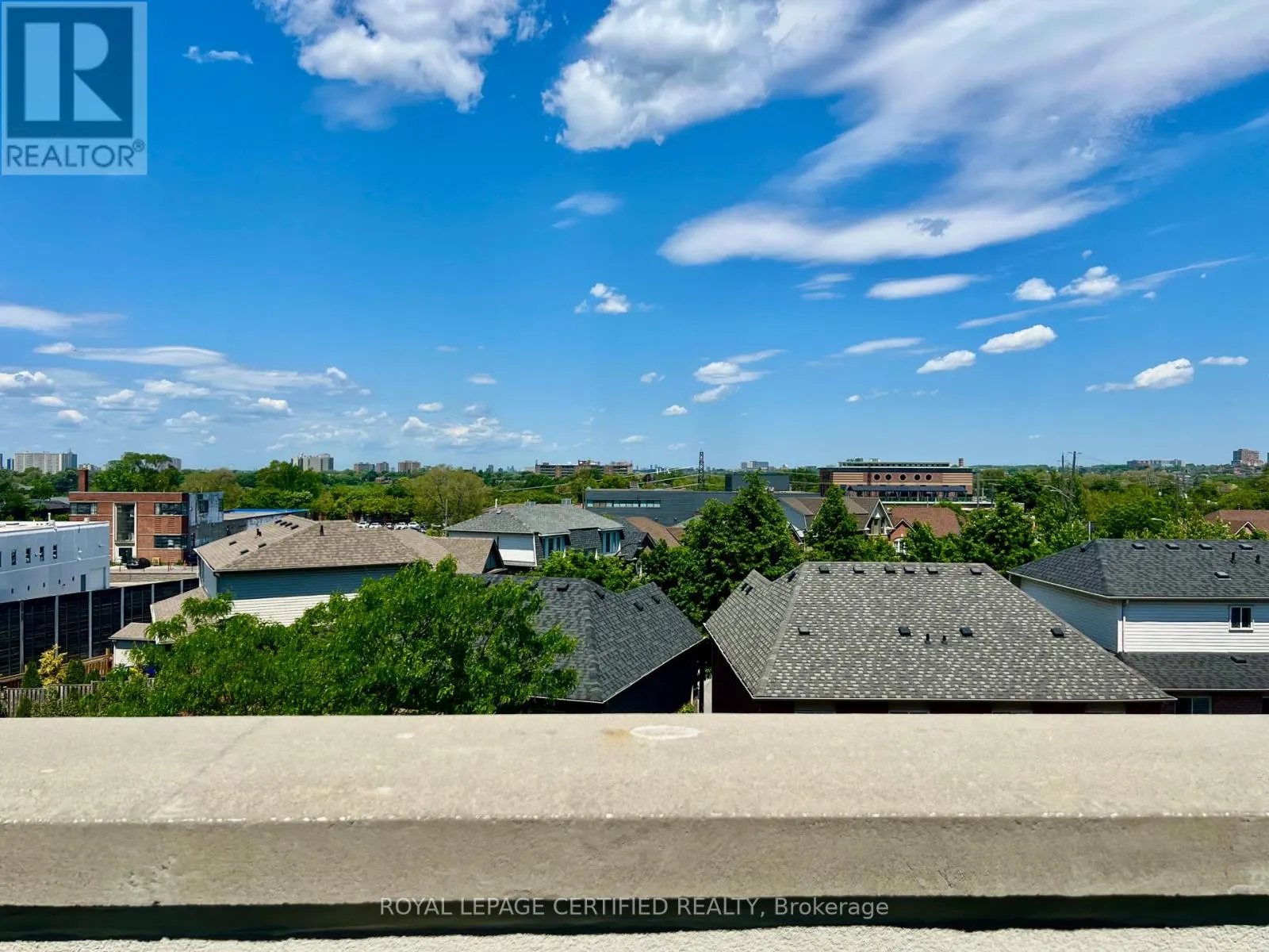 522 - 2300 ST. CLAIR AVENUE W