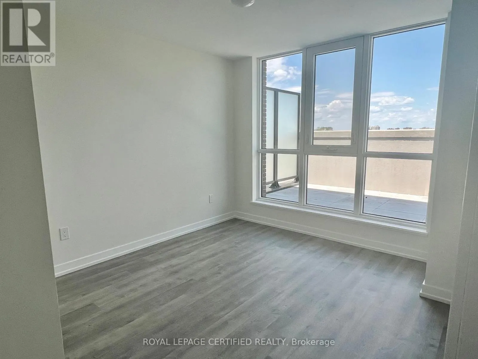 522 - 2300 ST. CLAIR AVENUE W