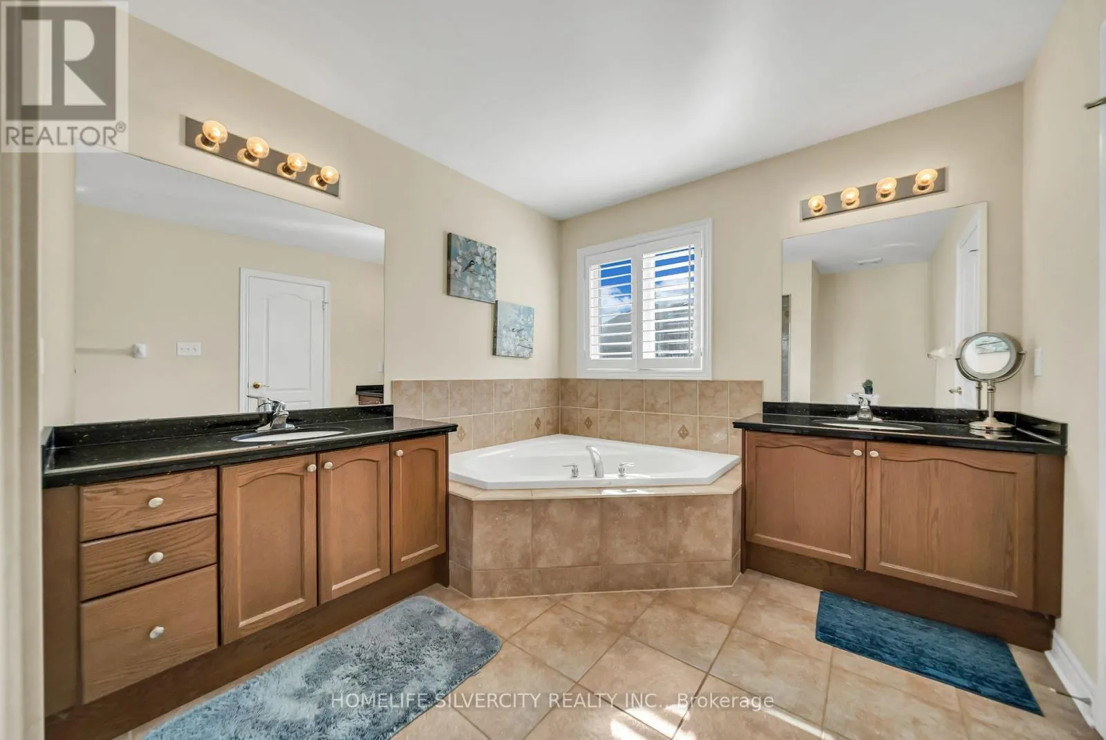 70 APPLEAIRE CRESCENT