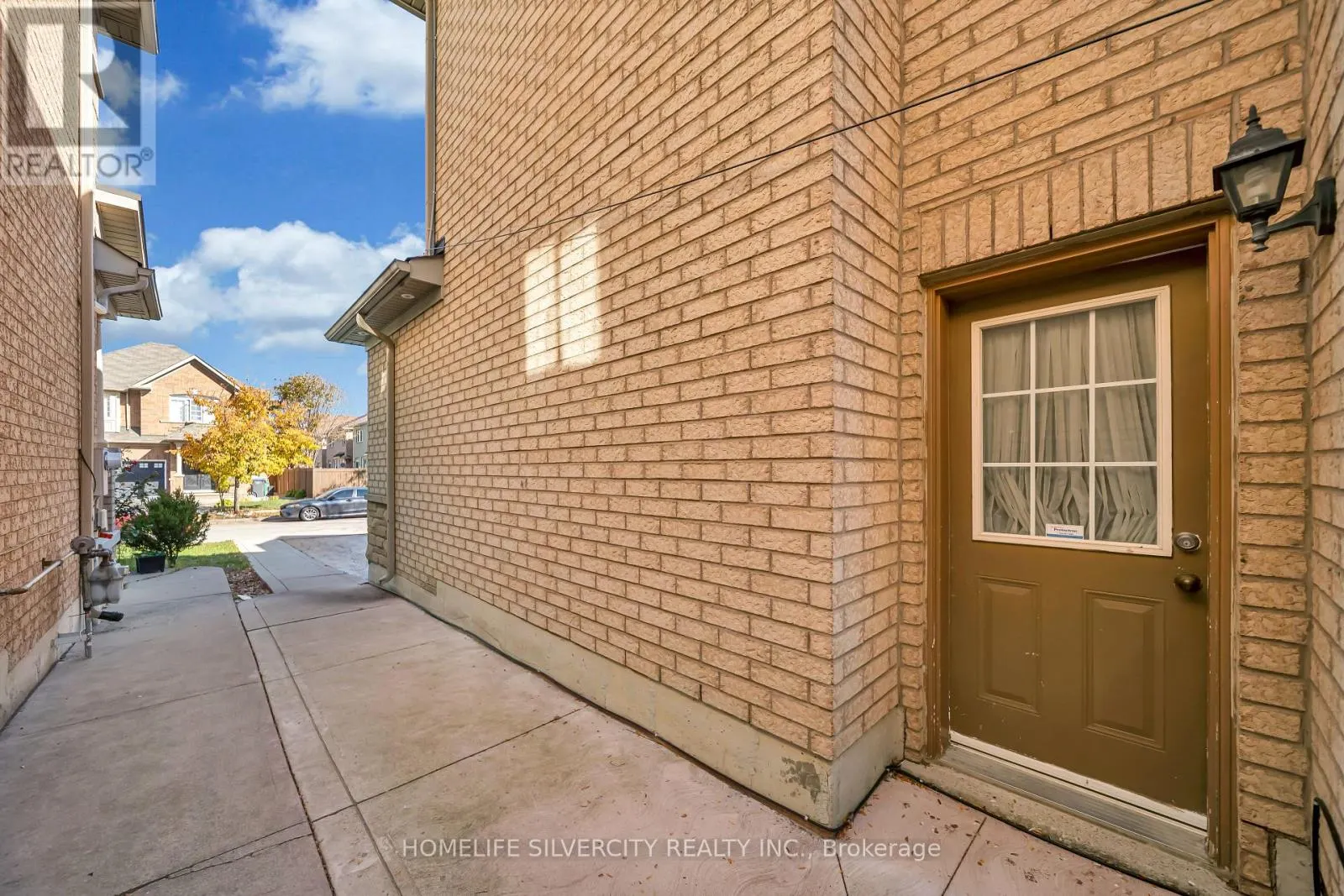 70 APPLEAIRE CRESCENT