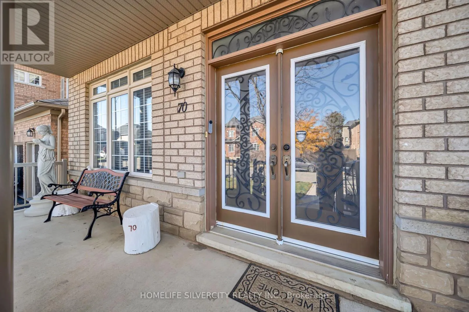 70 APPLEAIRE CRESCENT