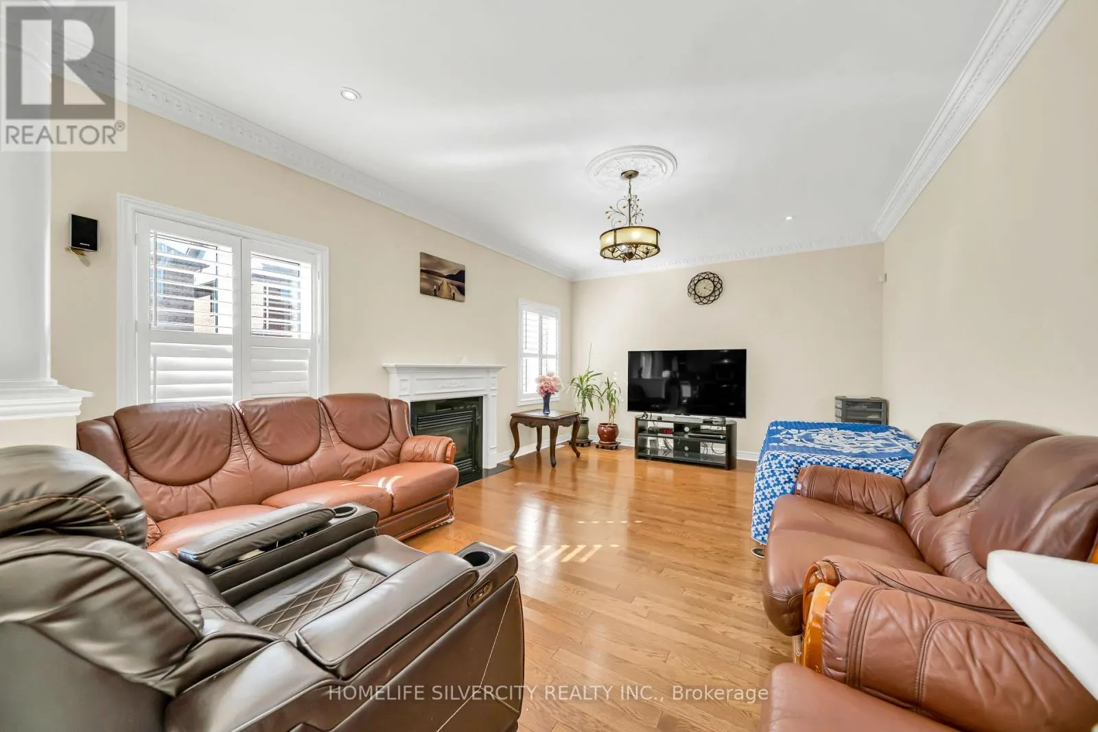 70 APPLEAIRE CRESCENT