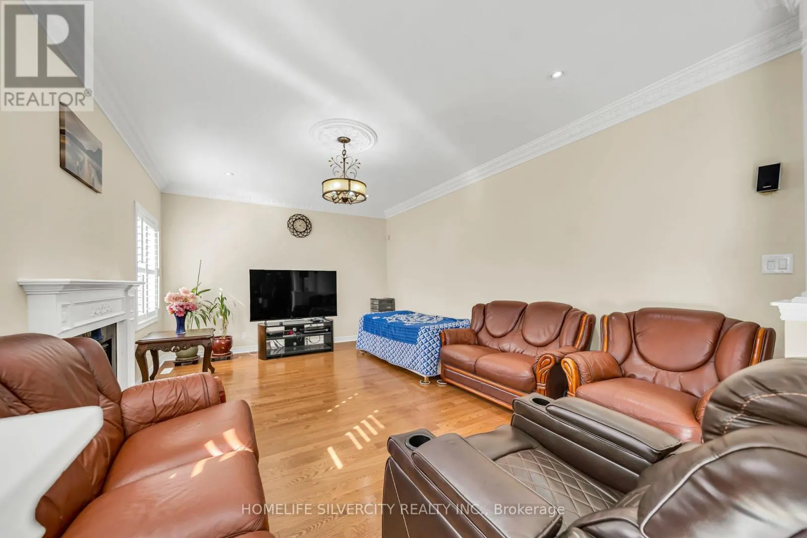 70 APPLEAIRE CRESCENT