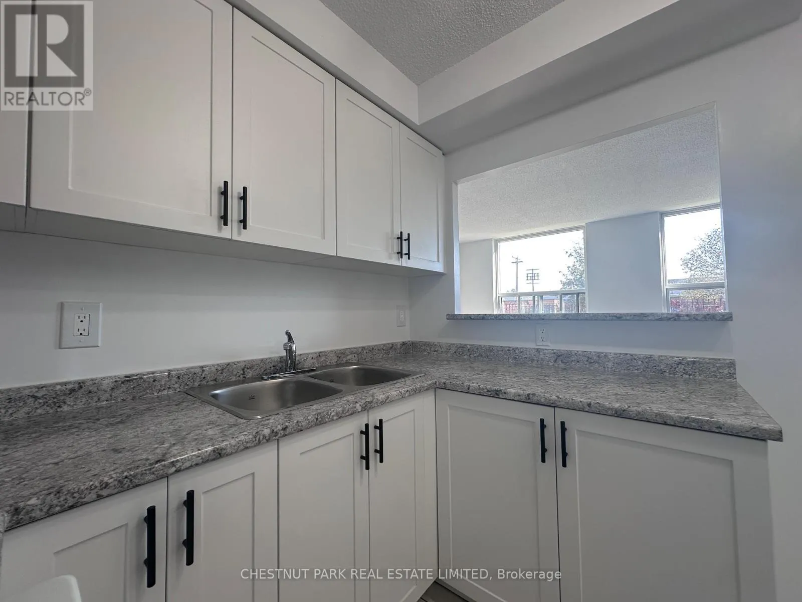 109 - 1060 CAVEN STREET
