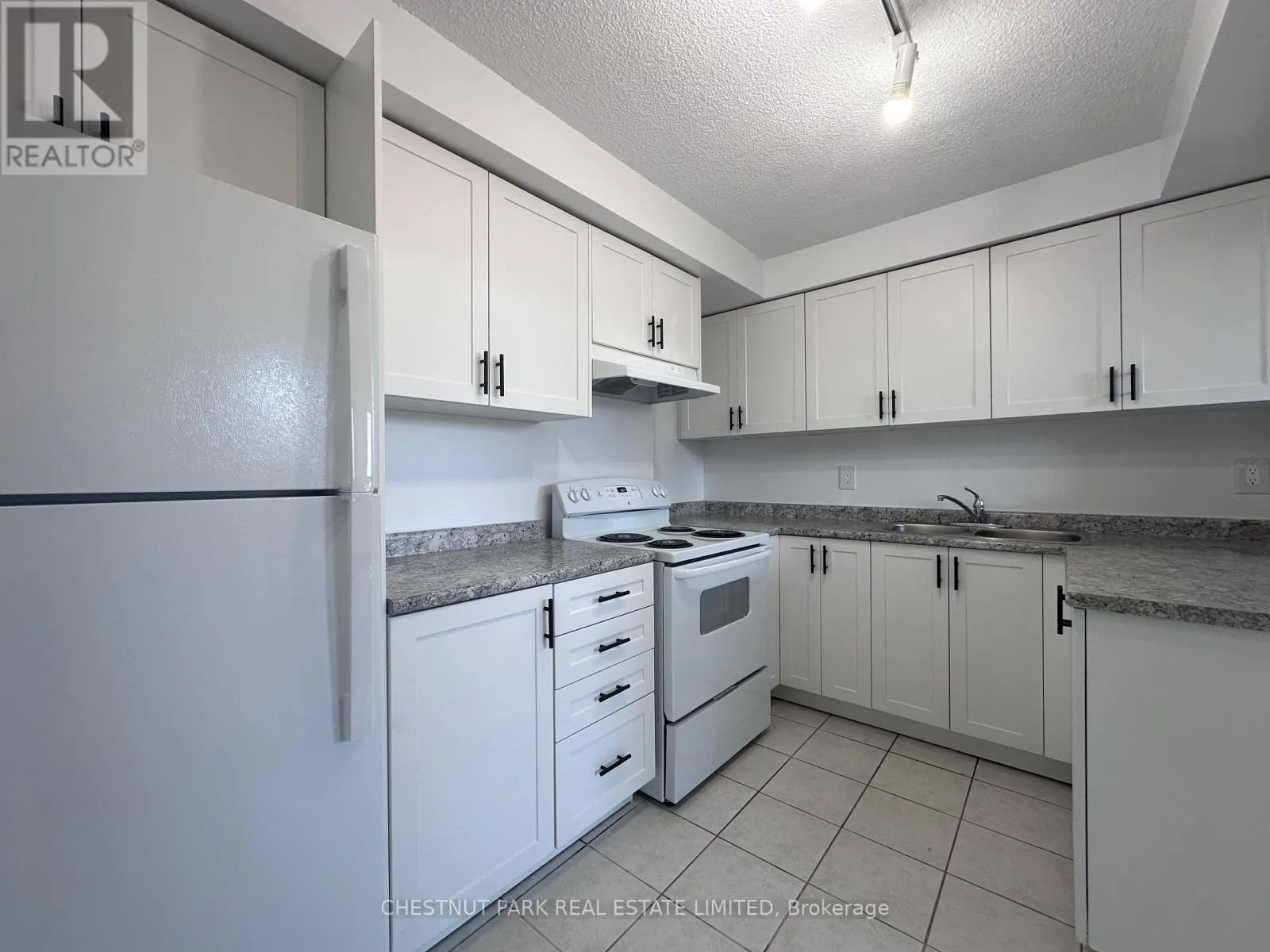 109 - 1060 CAVEN STREET