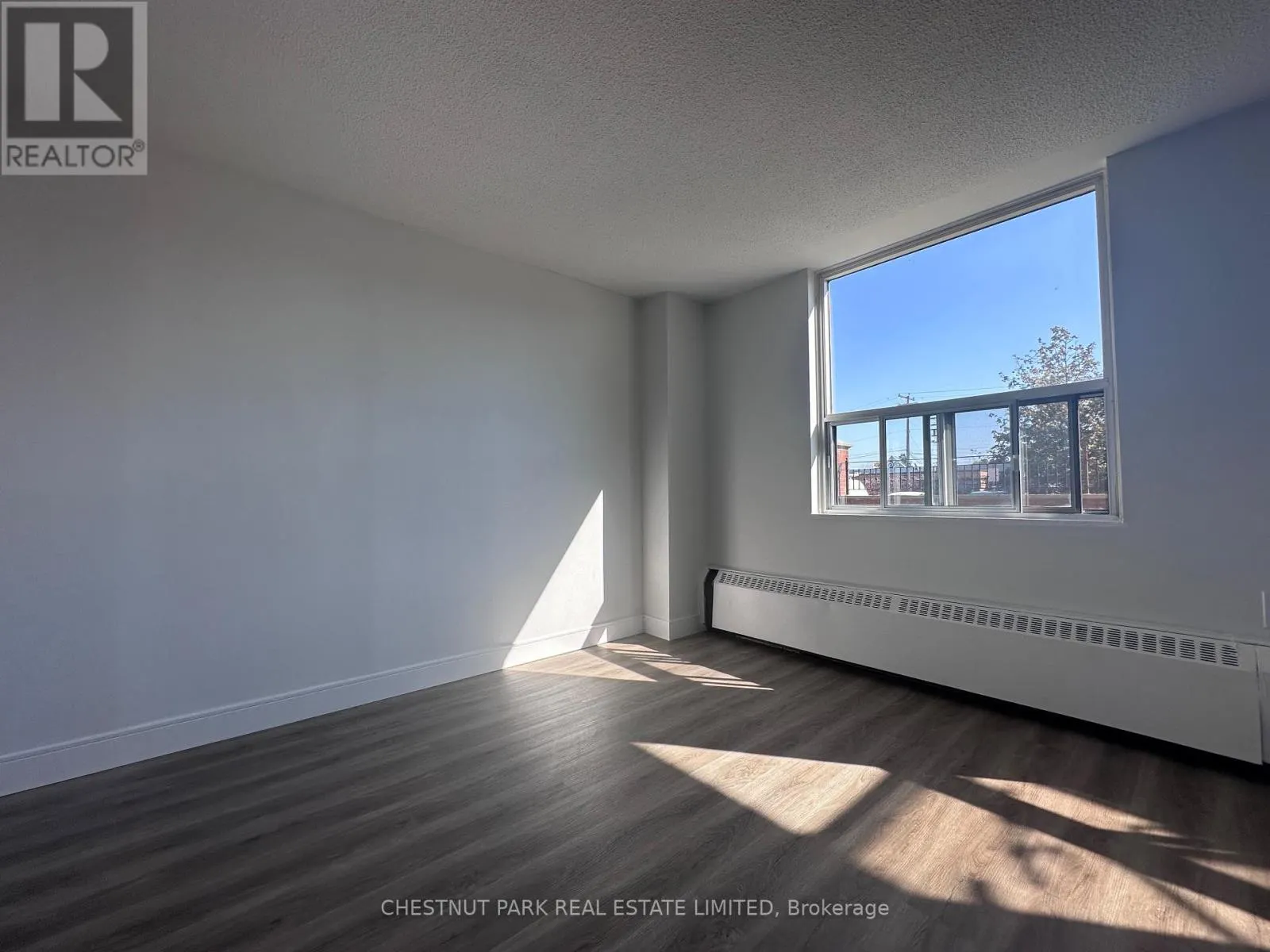 109 - 1060 CAVEN STREET