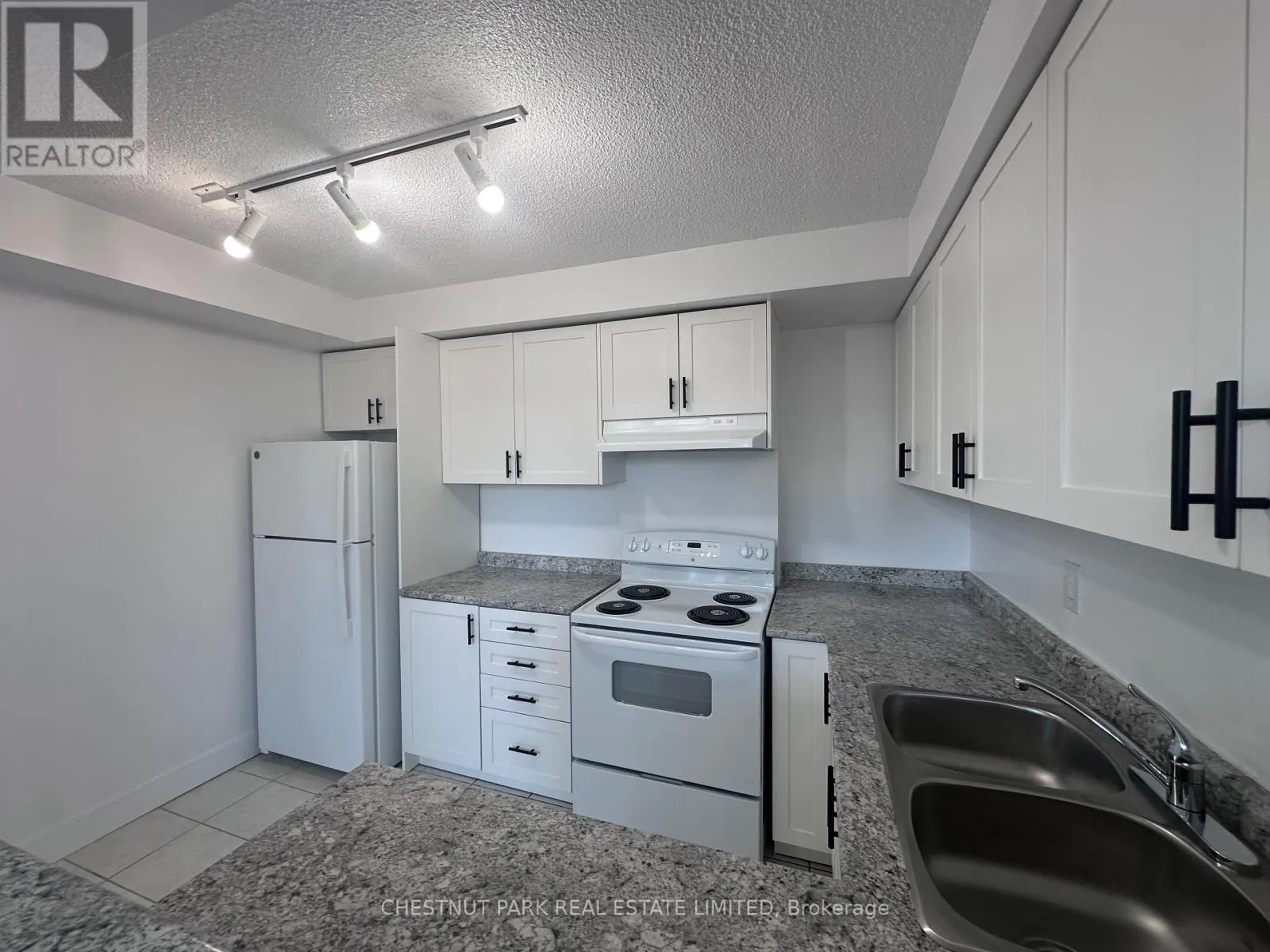 109 - 1060 CAVEN STREET