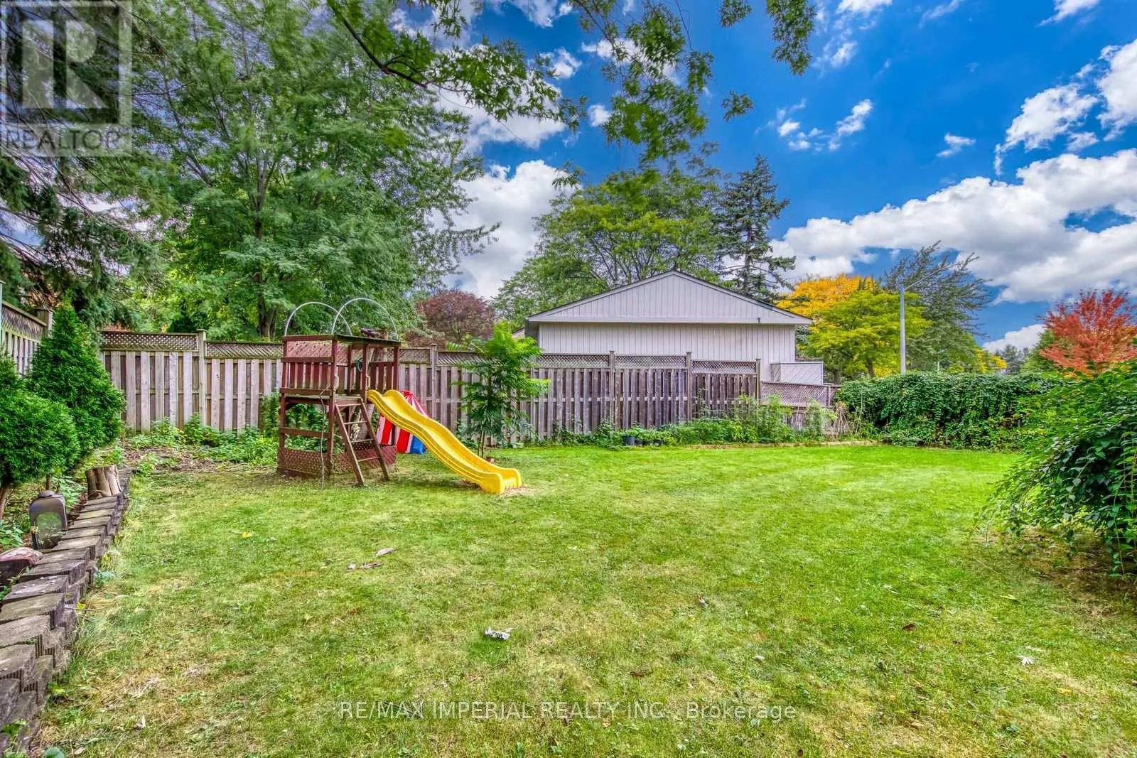 6100 WABUKAYNE COURT