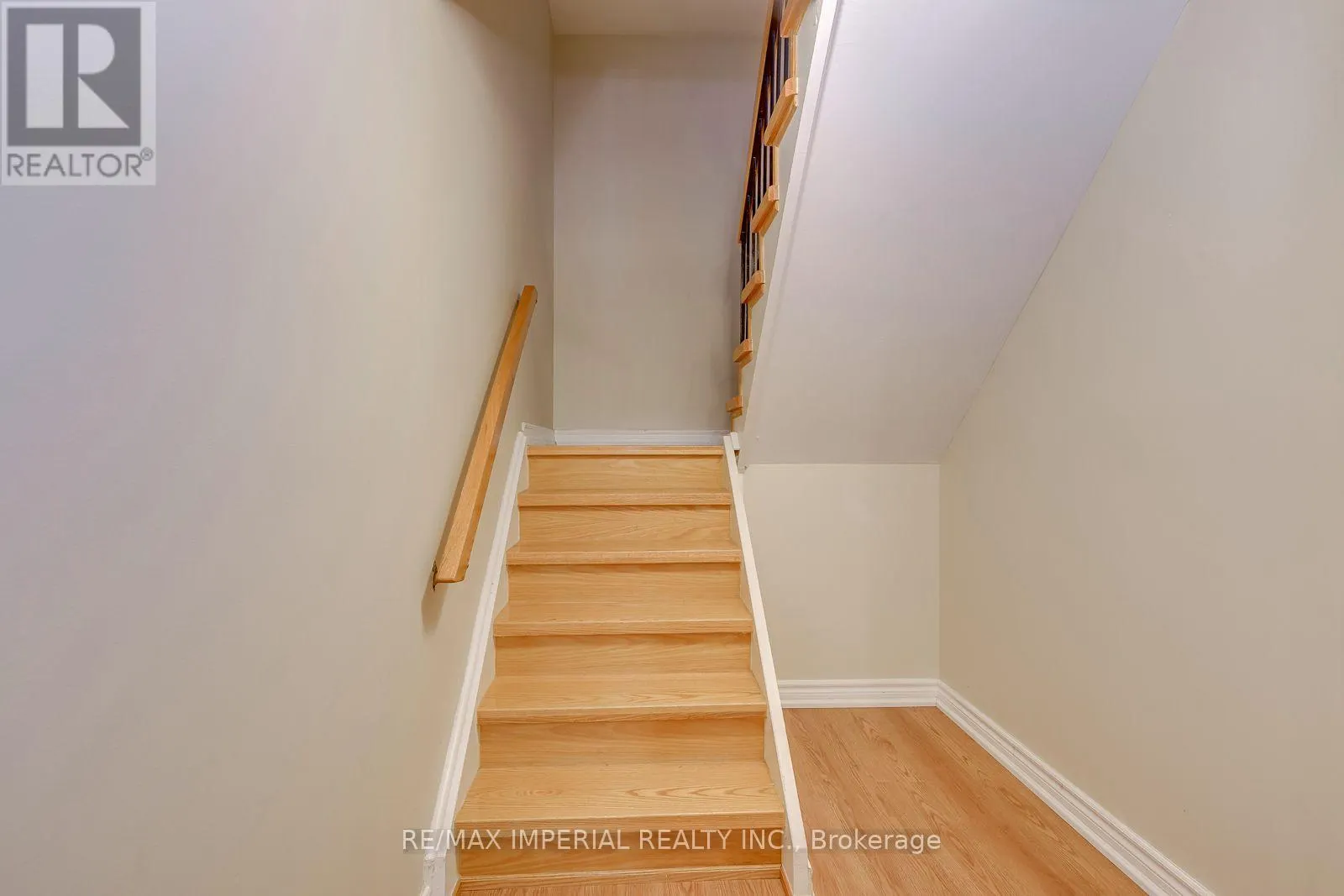 6100 WABUKAYNE COURT