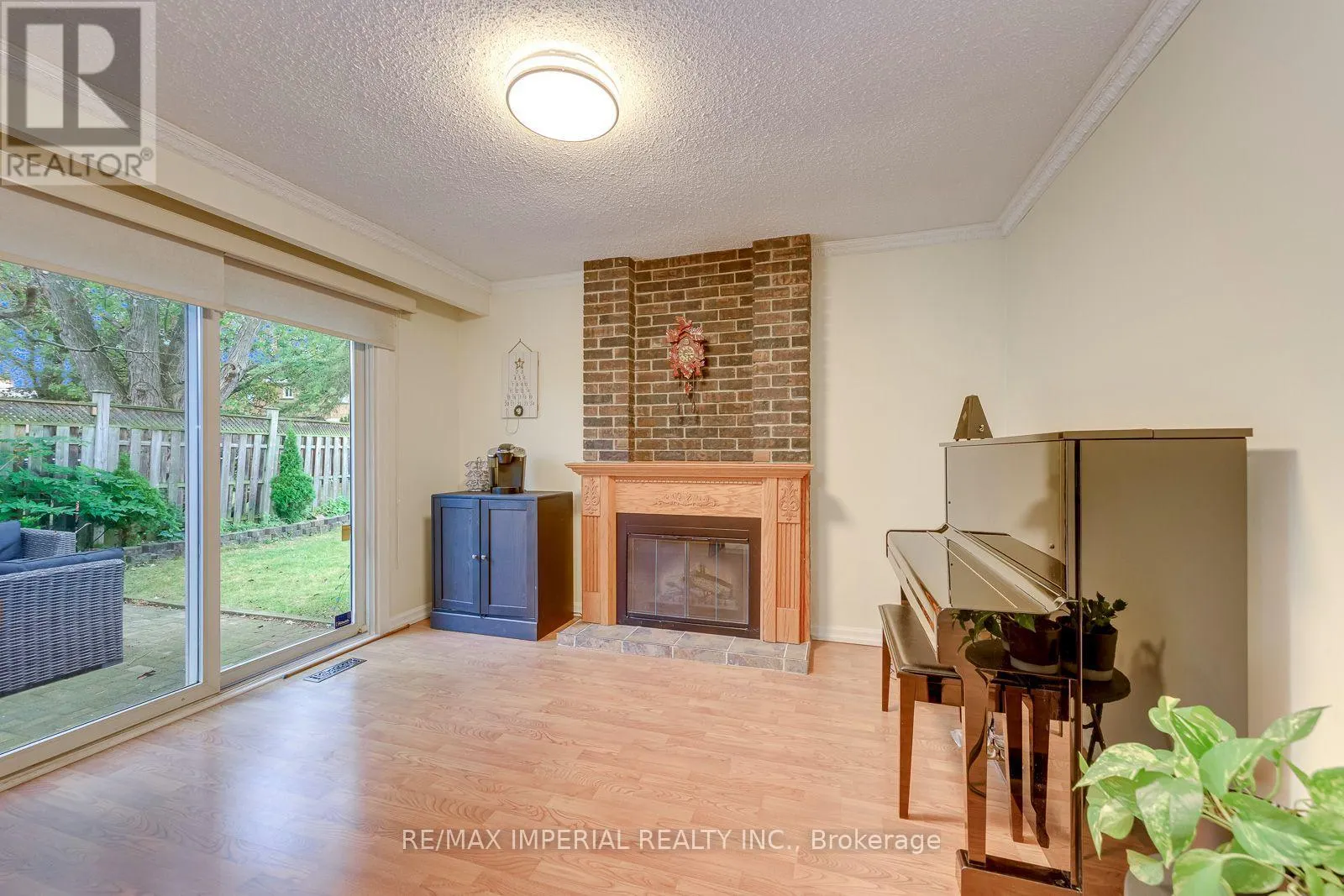 6100 WABUKAYNE COURT