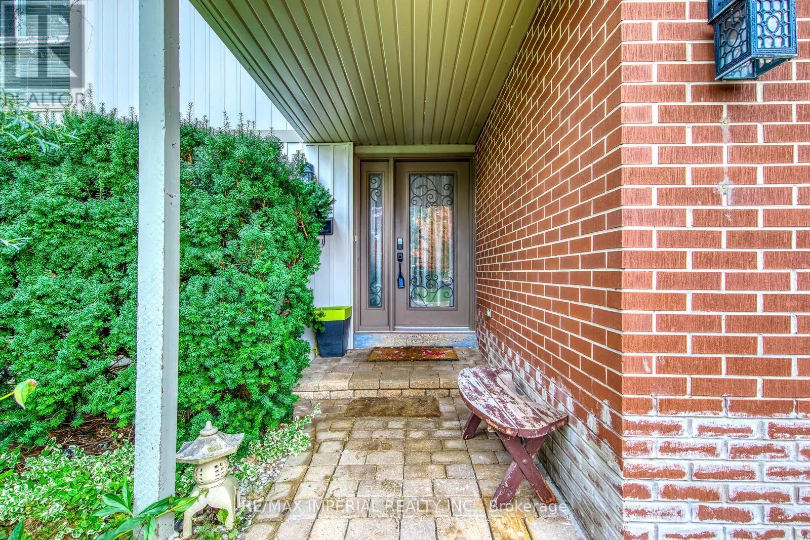 6100 WABUKAYNE COURT
