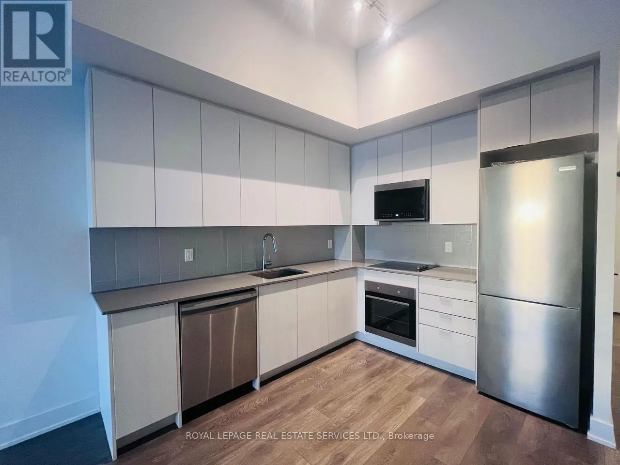407 - 2481 TAUNTON ROAD