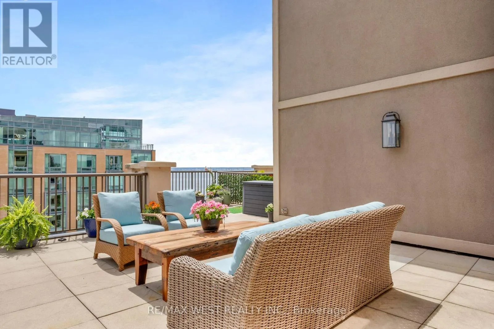 905 - 399 ELIZABETH STREET