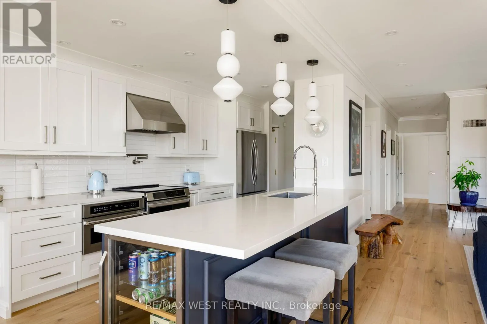 905 - 399 ELIZABETH STREET