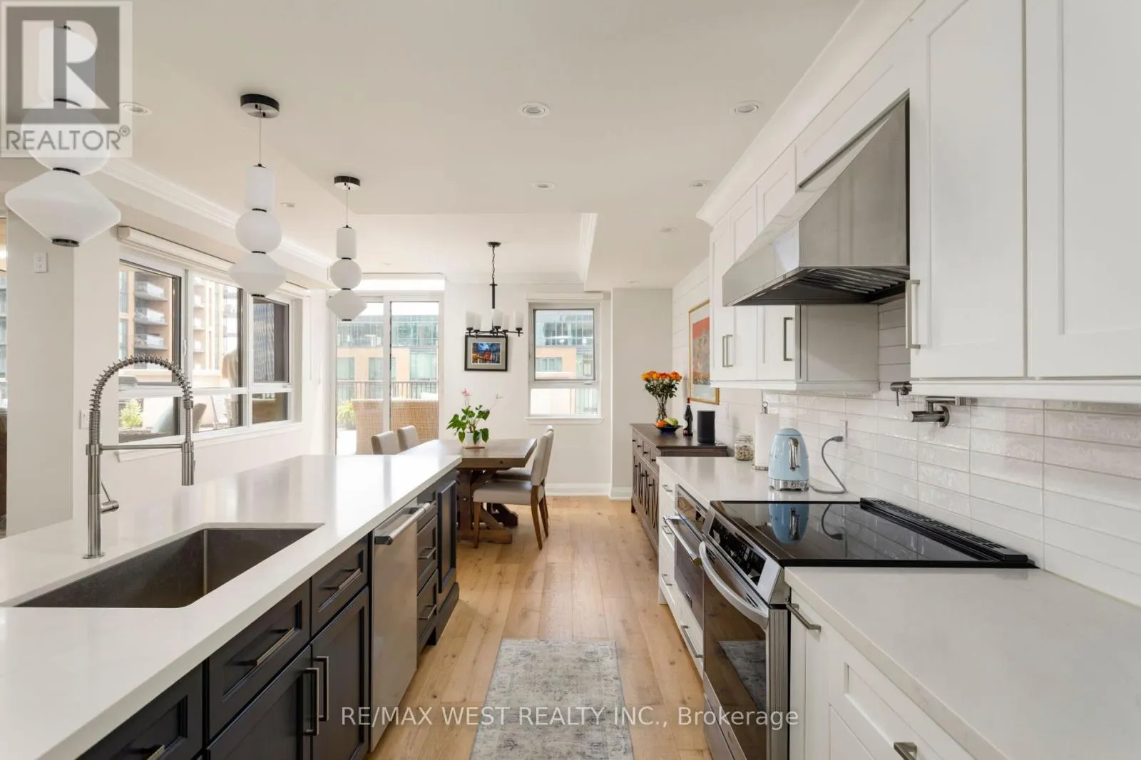 905 - 399 ELIZABETH STREET