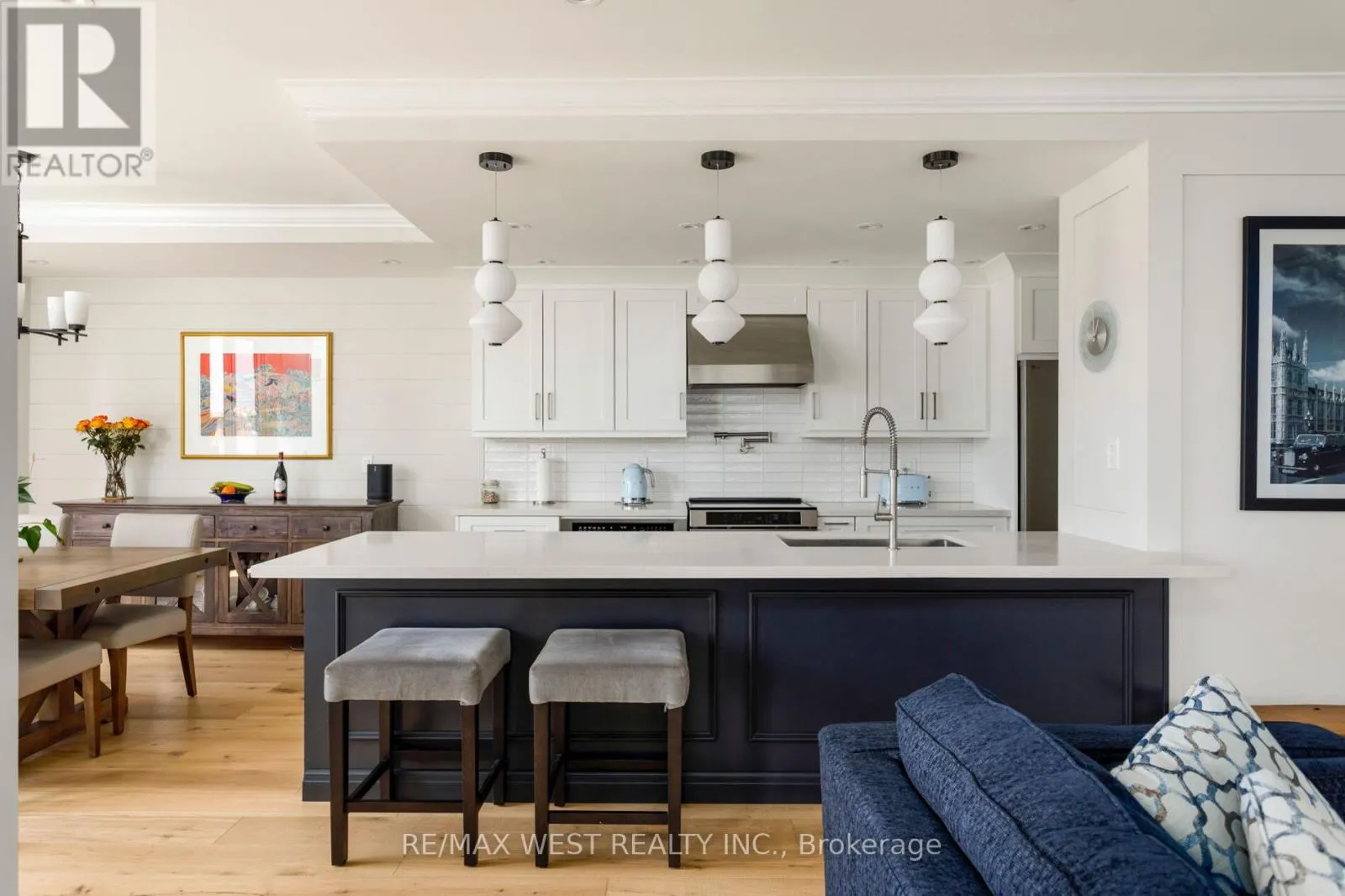 905 - 399 ELIZABETH STREET