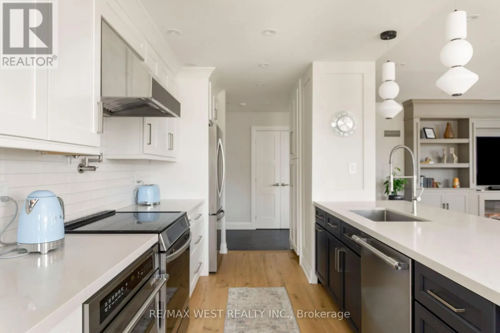 905 - 399 ELIZABETH STREET
