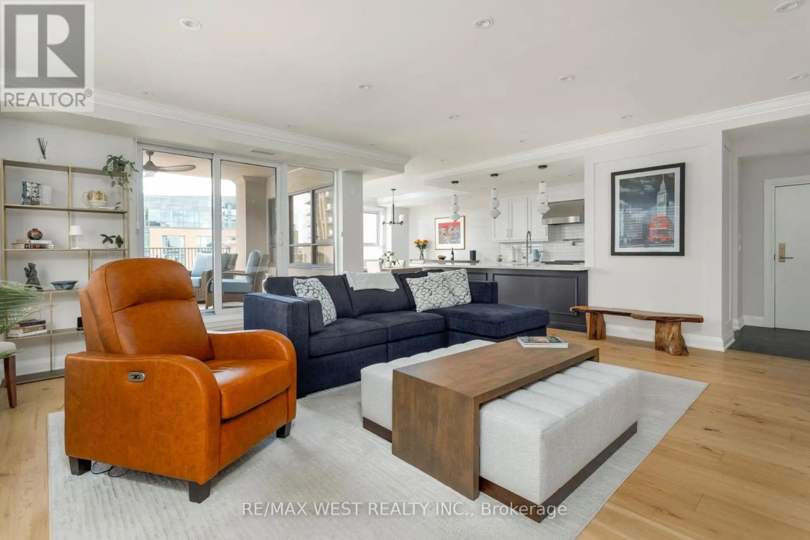 905 - 399 ELIZABETH STREET