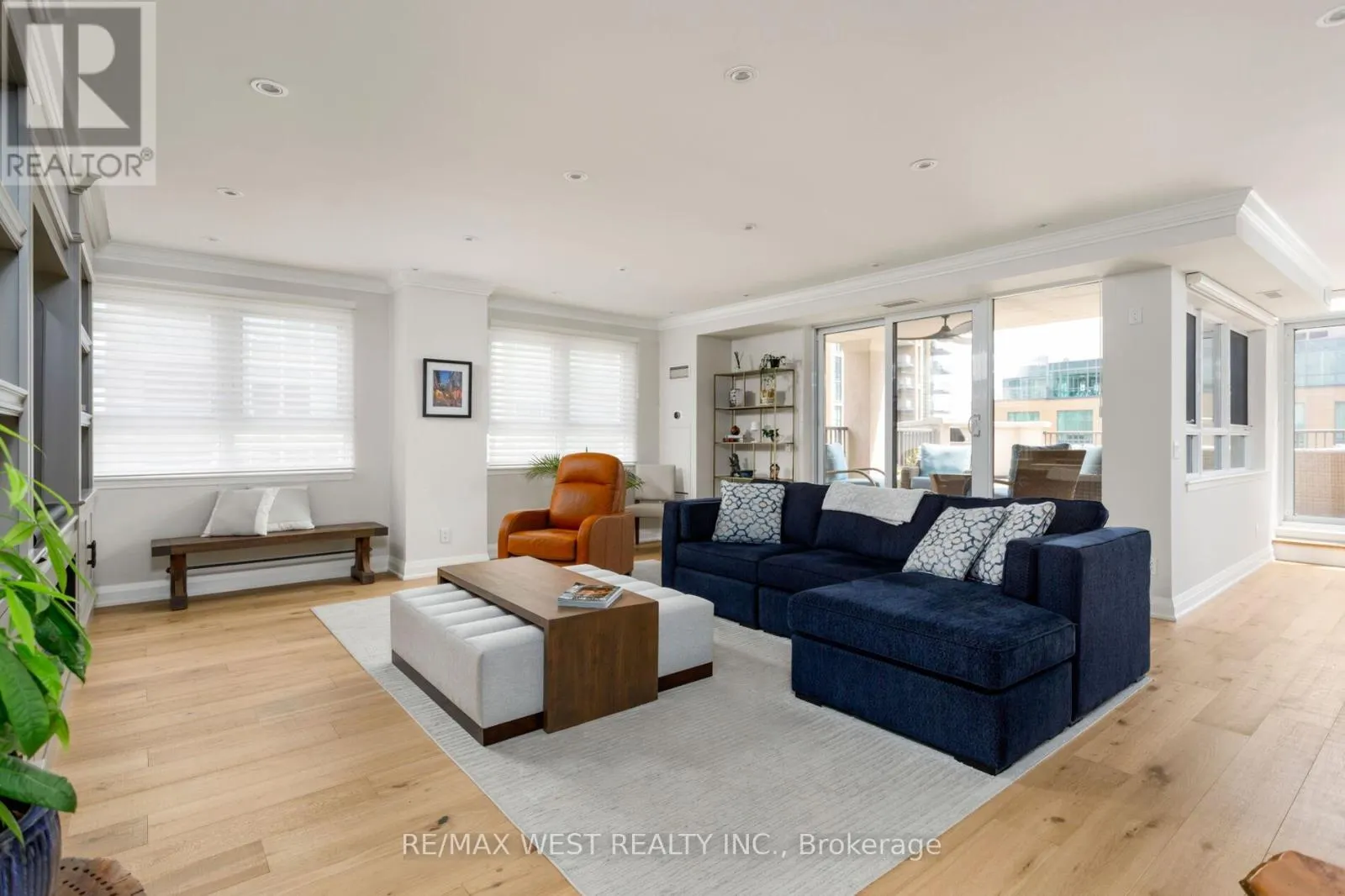 905 - 399 ELIZABETH STREET