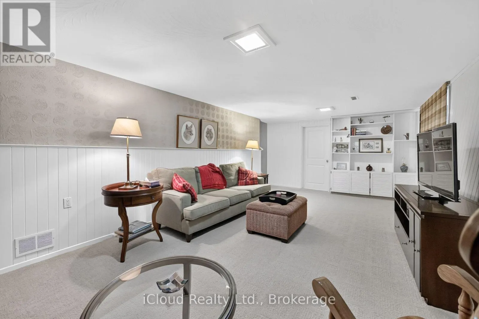 282 KENT CRESCENT