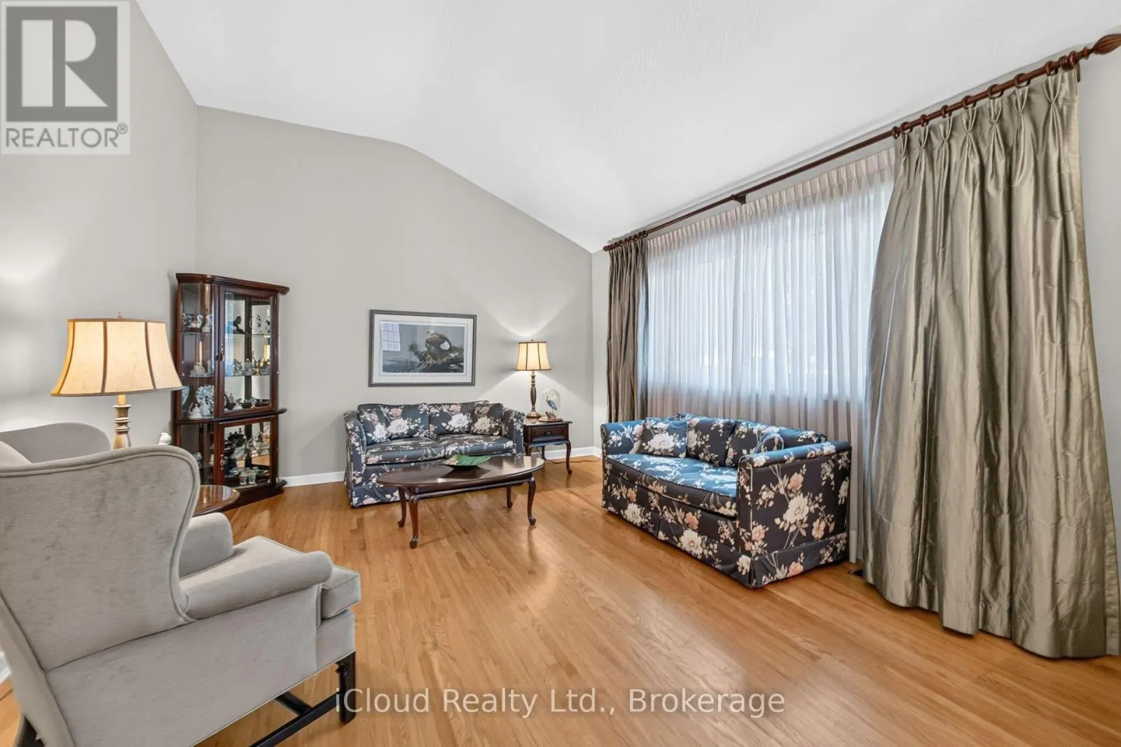 282 KENT CRESCENT