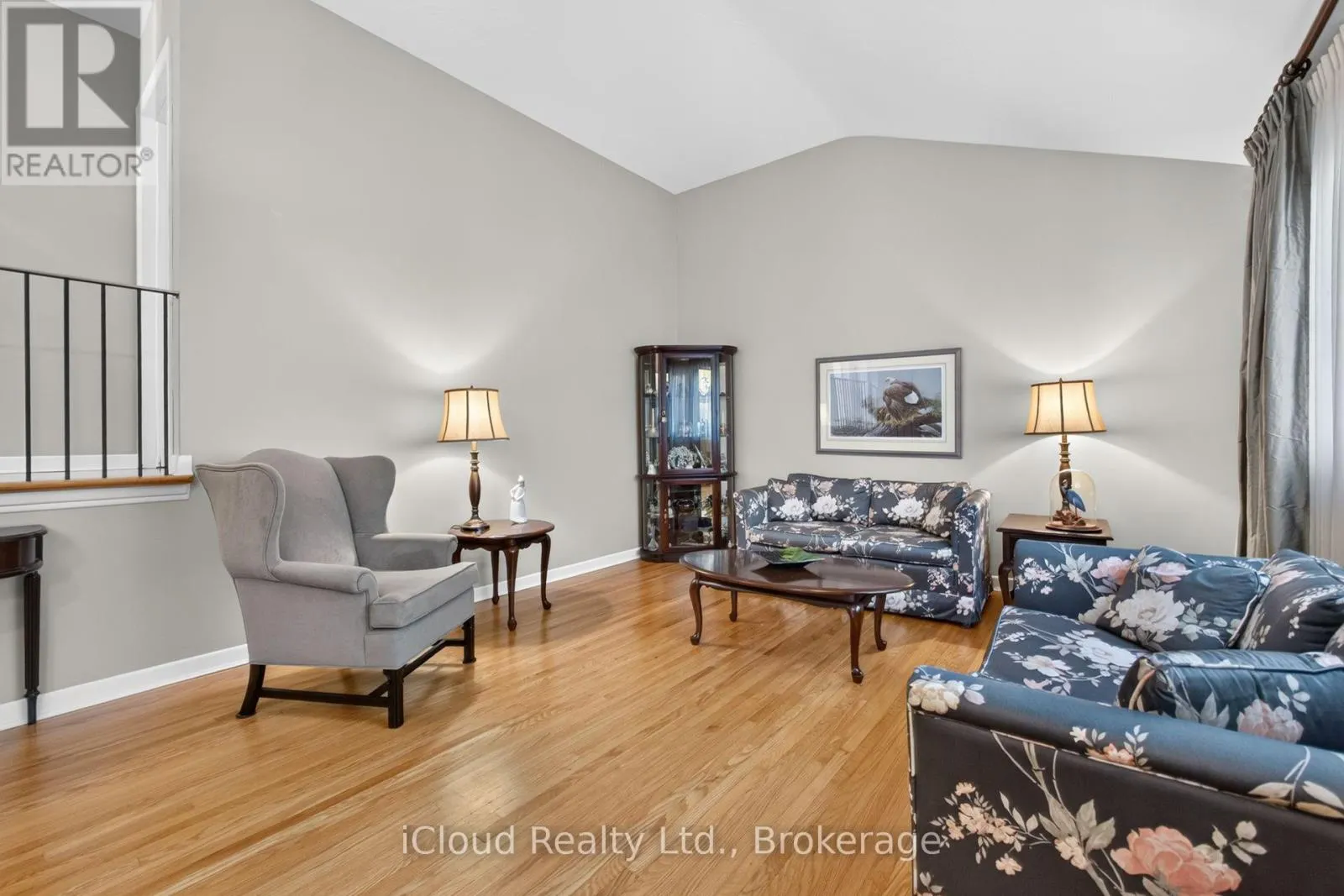 282 KENT CRESCENT