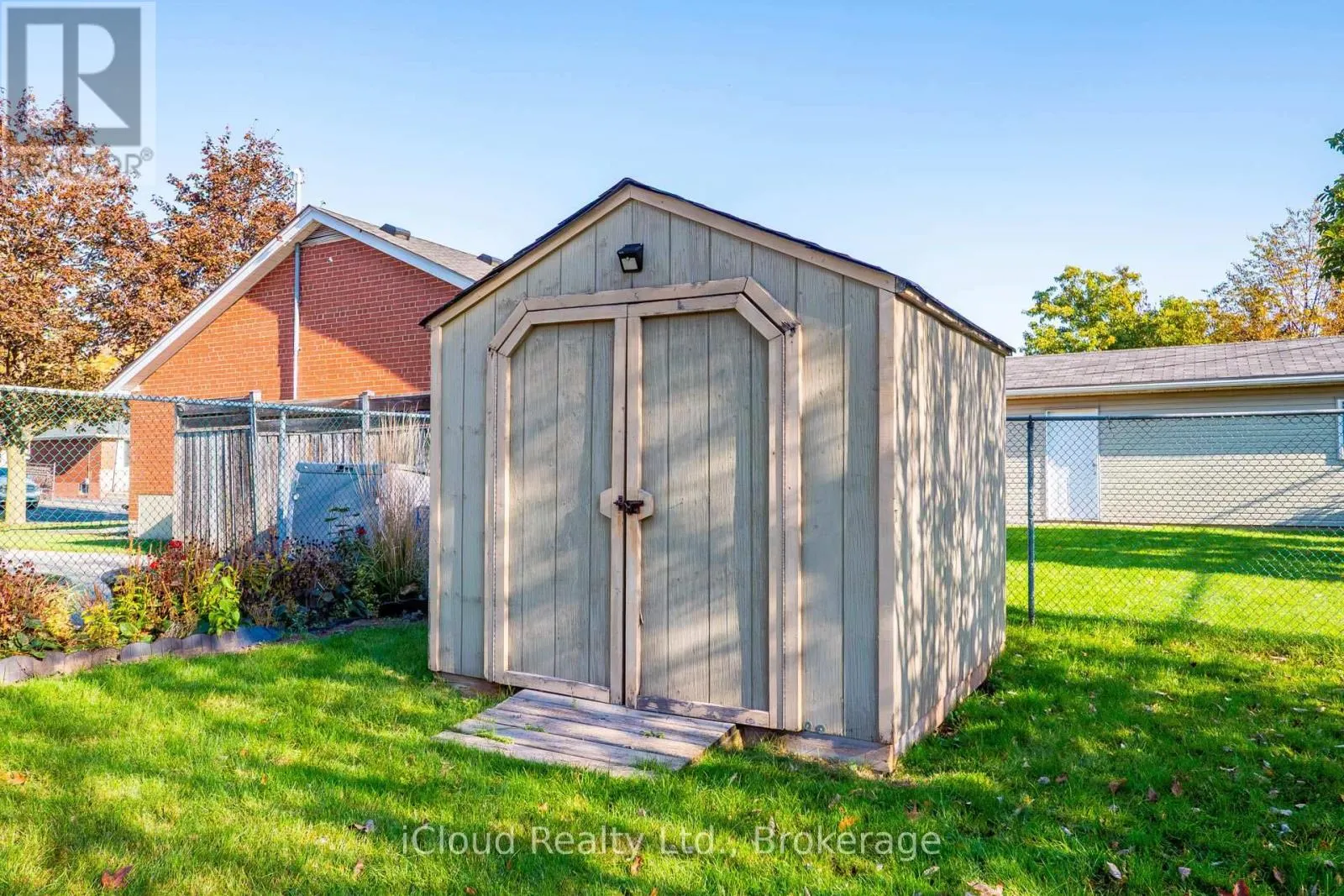 282 KENT CRESCENT