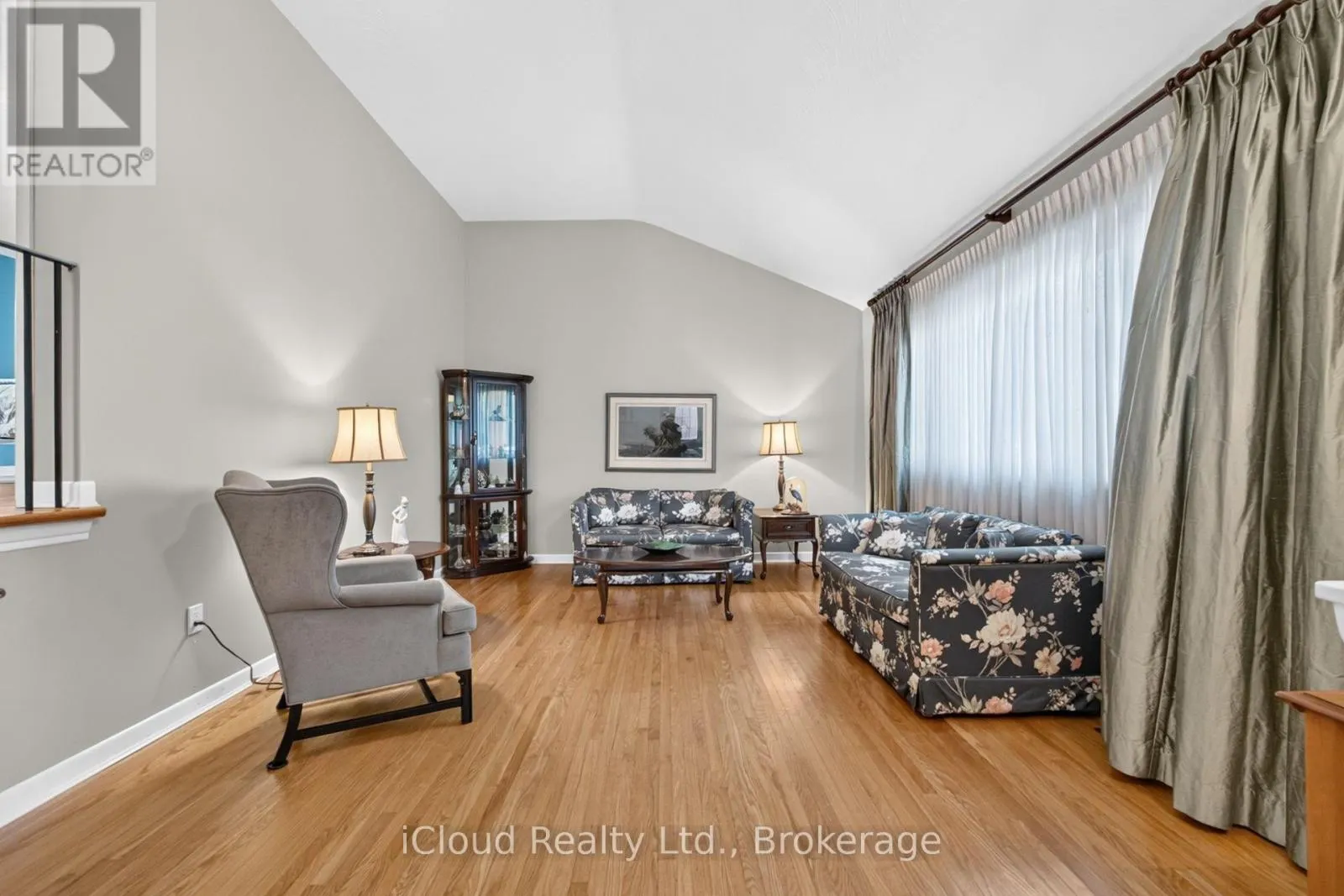 282 KENT CRESCENT