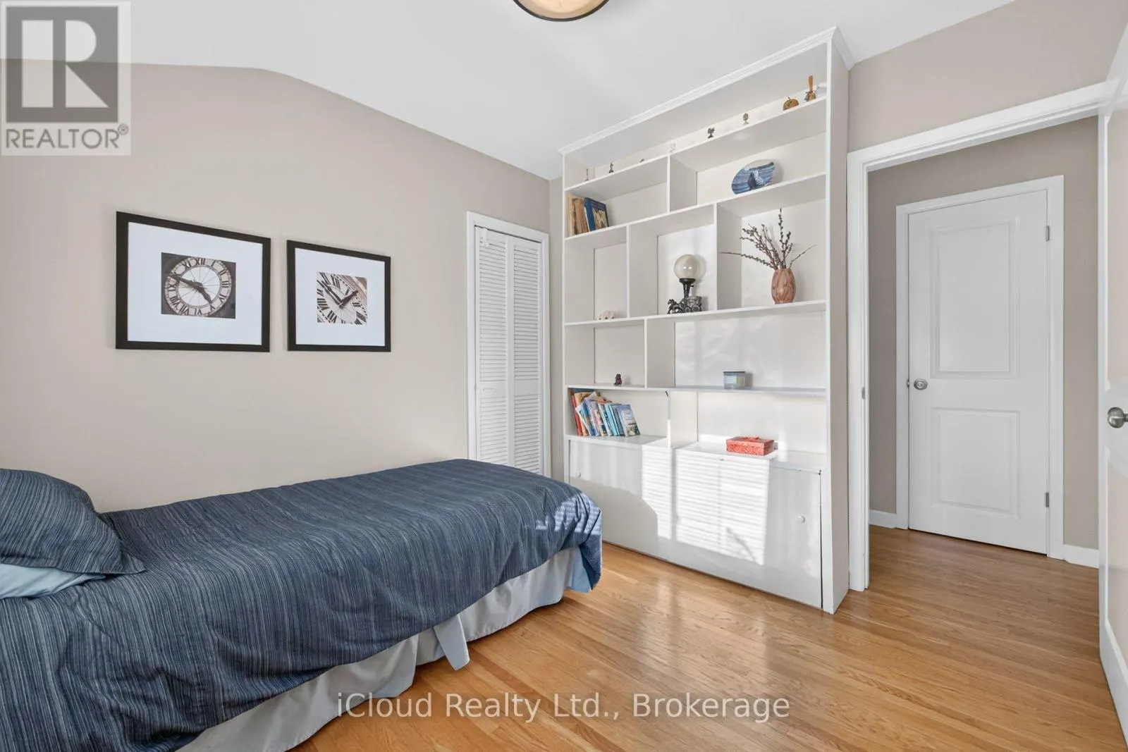 282 KENT CRESCENT