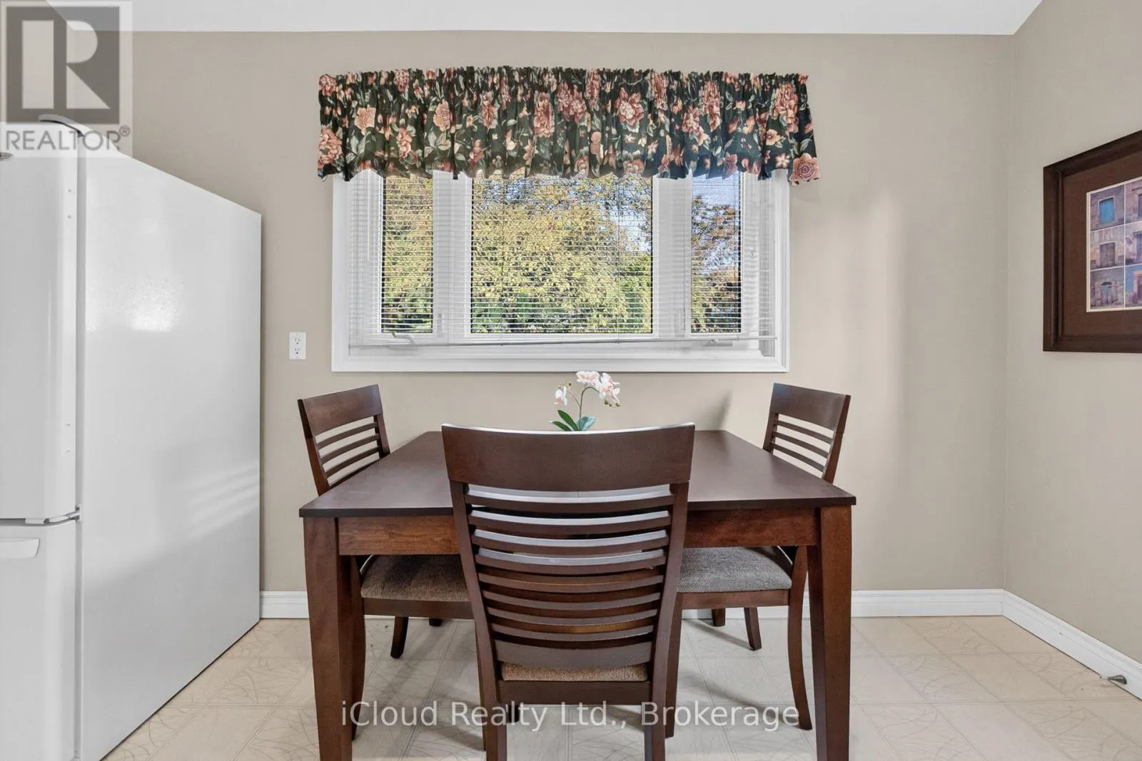 282 KENT CRESCENT