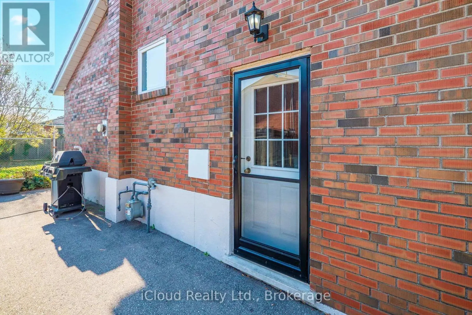 282 KENT CRESCENT