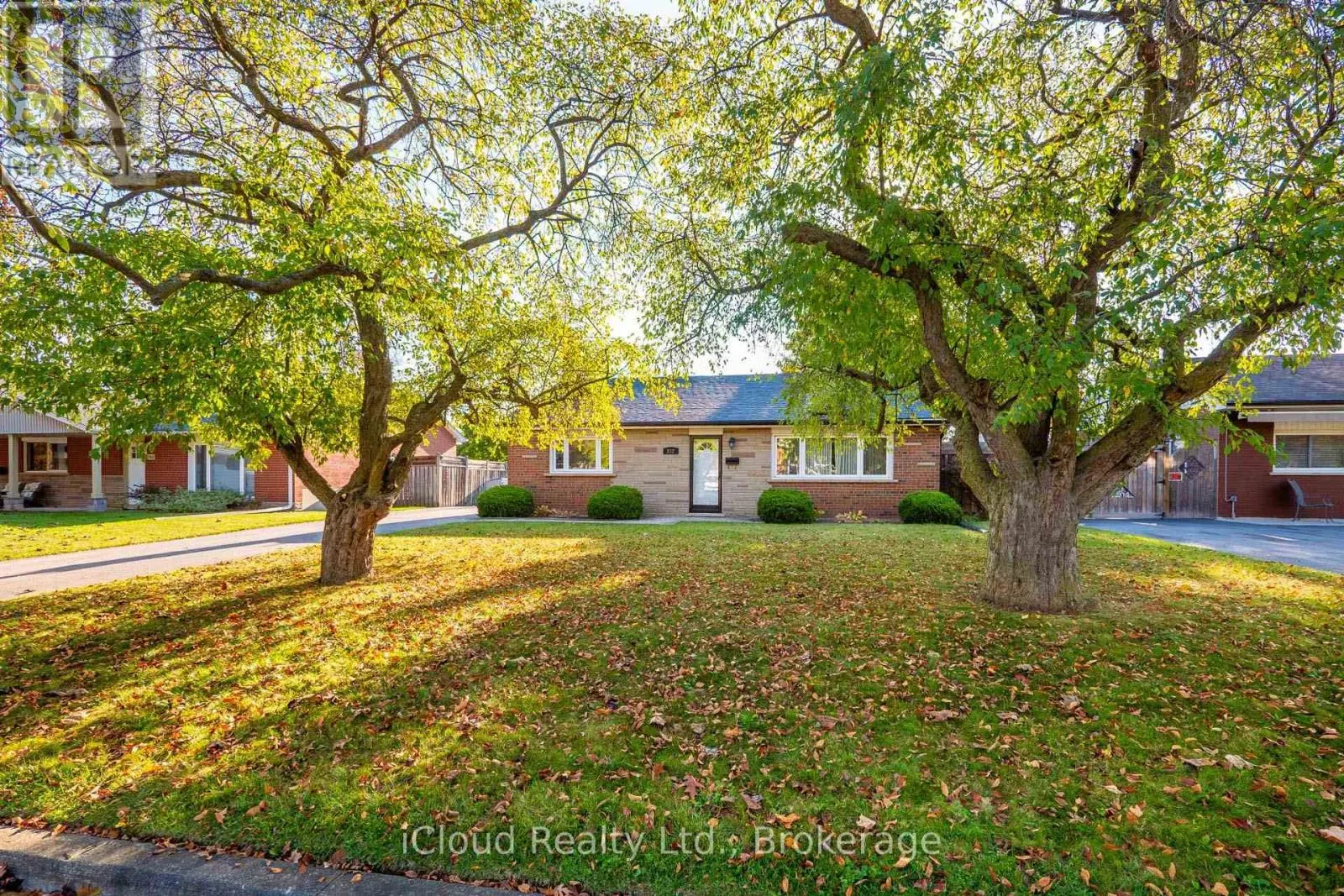 282 KENT CRESCENT