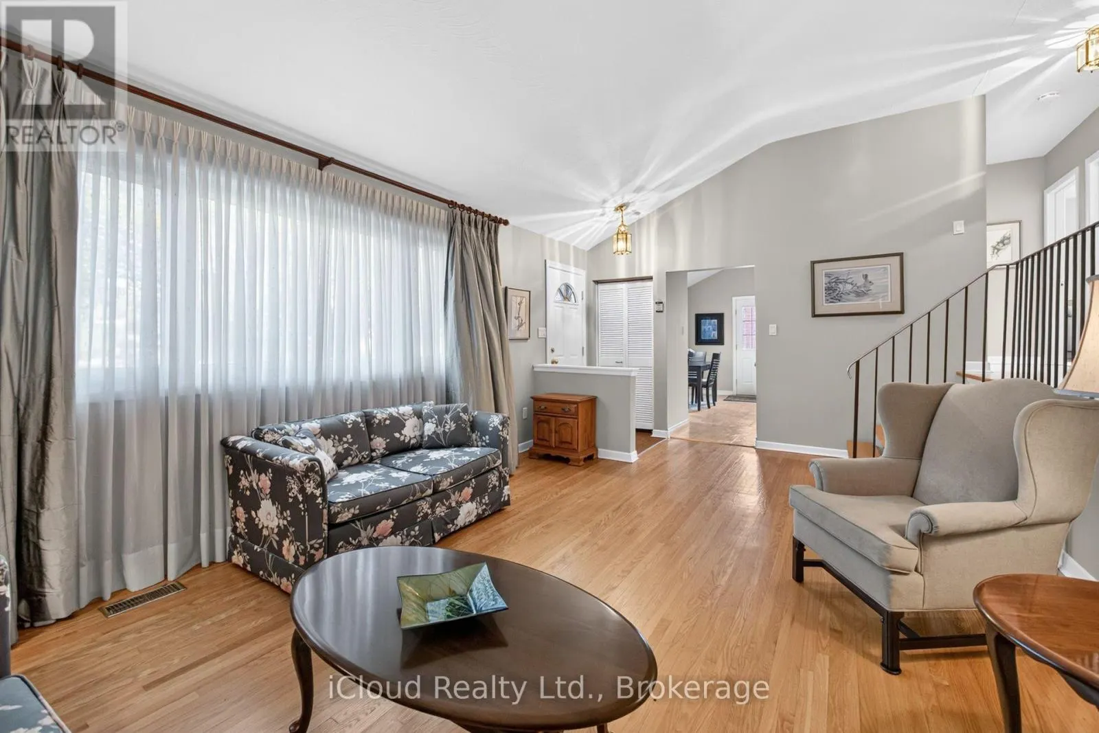 282 KENT CRESCENT